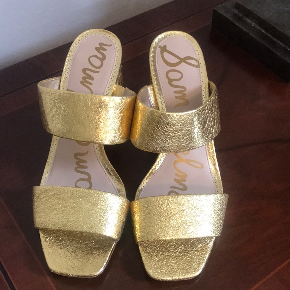 Brand new gold sandals , received as a gift never wore !!!